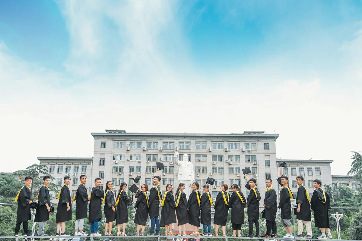四海影院常见问题问答分组索引图，展示频道专题、观看核验、反馈准则三组标签